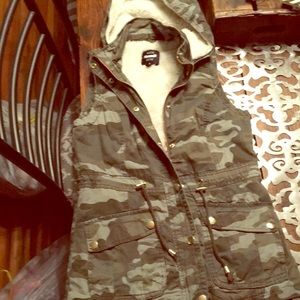 New without tags camo lined vest
